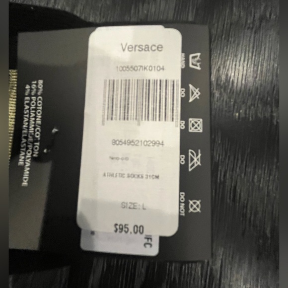 Versace - Picture 5 of 8